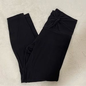Lululemon black Align twisted front leggings 25"
